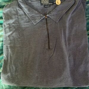 Short sleeve polo golf shirt. Super comfortable.